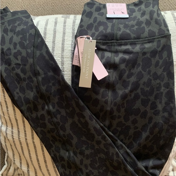 Victoria's Secret Pants & Jumpsuits Nwt Victorias Secret Essential Pocket Legging Flow On